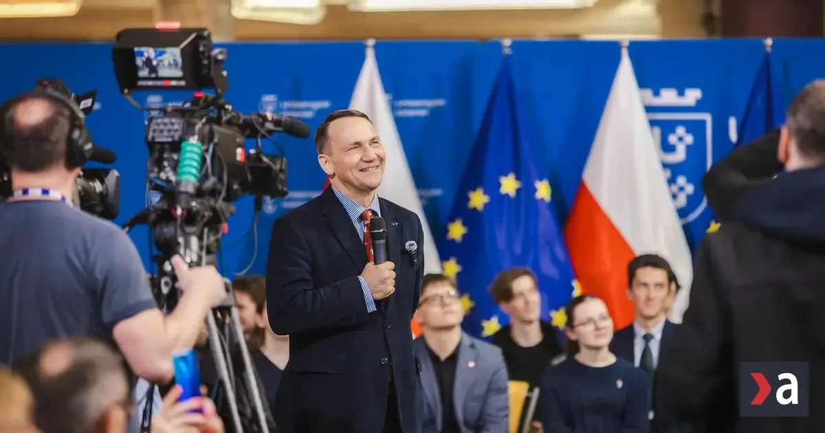 Sikorski sa po rokoch stretol s bieloruským ministrom, rokovali o hraniciach aj Rusku