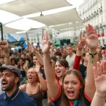 Španielsko otrasil prípad seniorky z Madridu. Po protestoch sa vráti do bytu