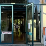 Švajčiari v referende podľa prognózy odmietli prísnejšiu definíciu neutrality