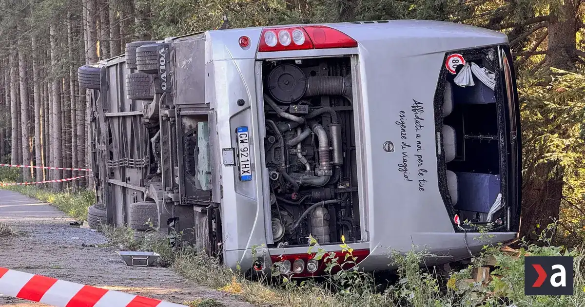 Tragédia na ceste na Oktoberfest: autobus s turistami sa prevrátil, dvaja mŕtvi