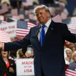 Trump žiada voličov, aby hlasovali, akoby bol na lístku on, republikánom hrozí debakel