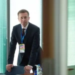 Ukrajinský premiér odporúča zraniteľným osobám opustiť Kyjev pred zimou