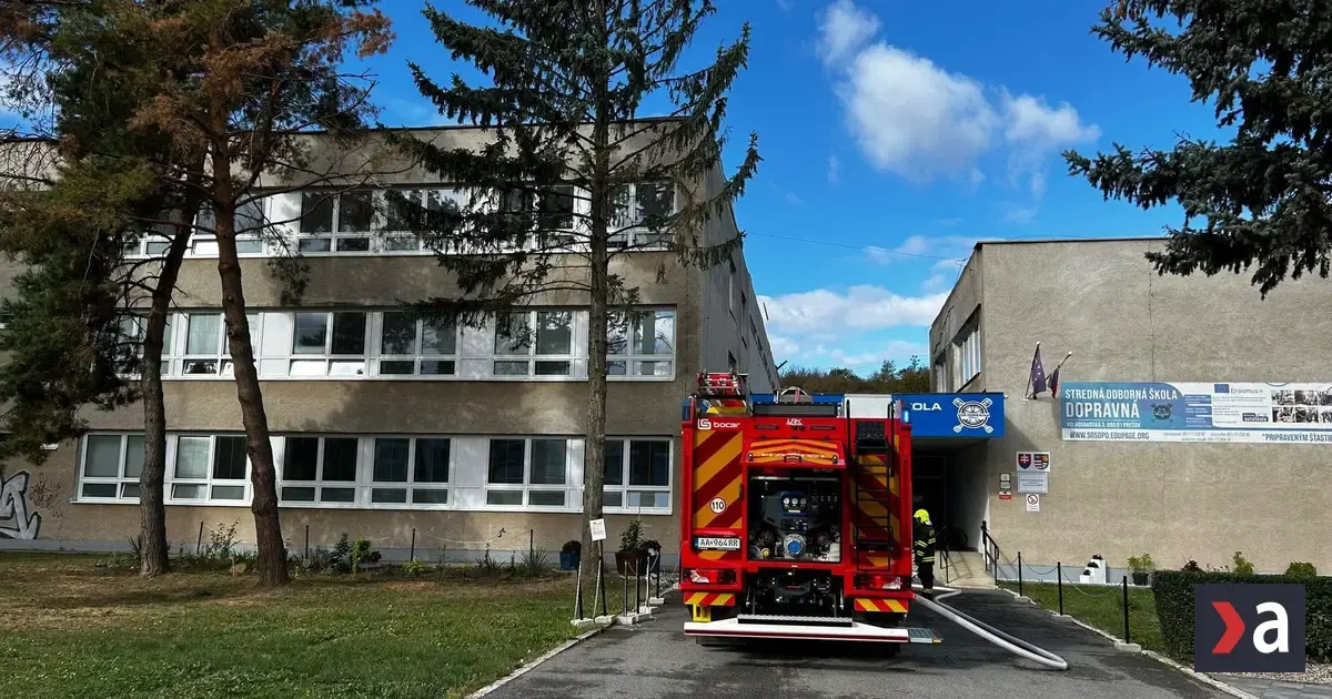 V Prešove horela strecha strednej školy, evakuovali študentov aj učiteľov