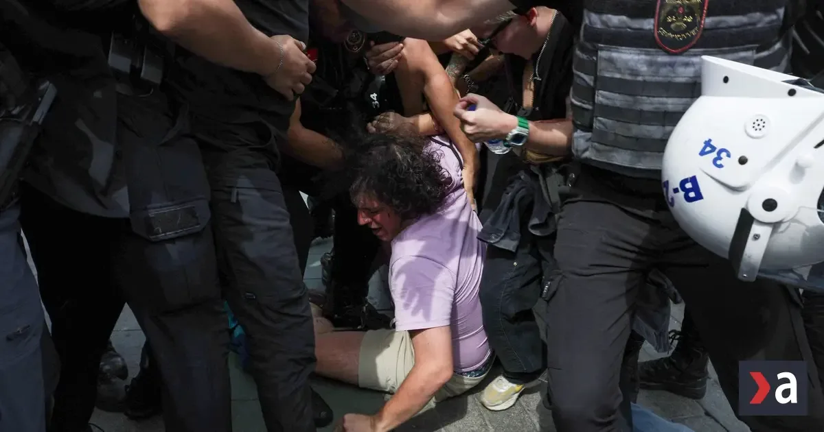 VIDEO: Turecká polícia zadržala desiatky LGBTQ+ aktivistov