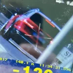 19-ročný vodič išiel v obci 120 km/h, vodičský preukaz stratil na mieste