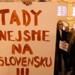 Babišova vláda odložila zrušenie poplatkov za ČT a rozhlas. Hlasovalo sa po štvrtej ráno