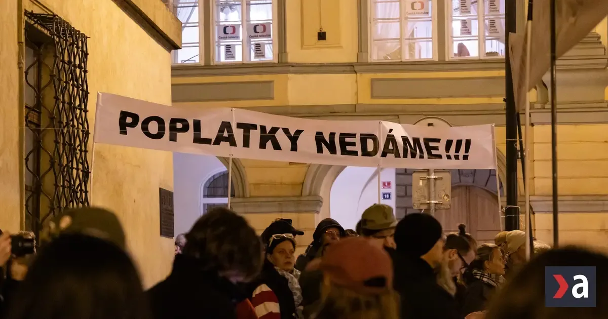 České divadlá prerušili klaňačky na podporu verejnoprávnych médií