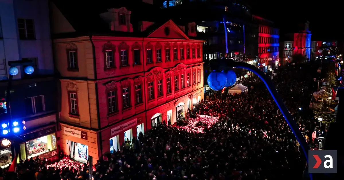 České ministerstvo kultúry nepodporí oslavy Nežnej revolúcie, ľudia spustili zbierku