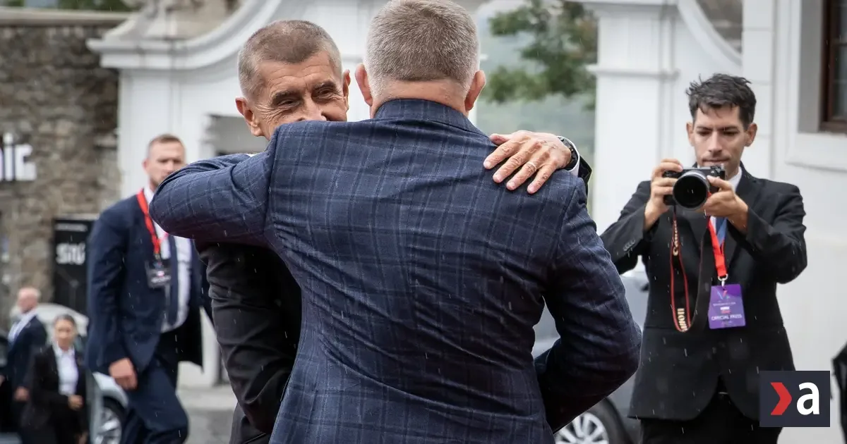 Fico v utorok navštívi Prahu, stretne sa s Babišom a spoločne odhalia sochu
