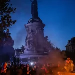 Francúzsko po nepokojoch sprísňuje opatrenia, o zákazoch rozhodnú miestne úrady