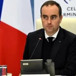 Francúzsko zaviedlo nočný zákaz vychádzania po násilných protestoch a rabovaní