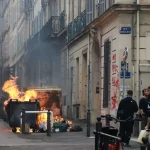 Francúzskom otriasajú protesty: tisíce študentov v uliciach, stovky zranených