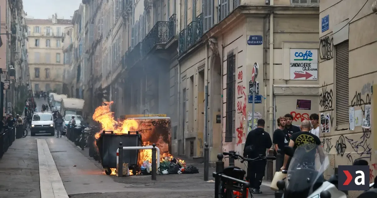 Francúzskom otriasajú protesty: tisíce študentov v uliciach, stovky zranených