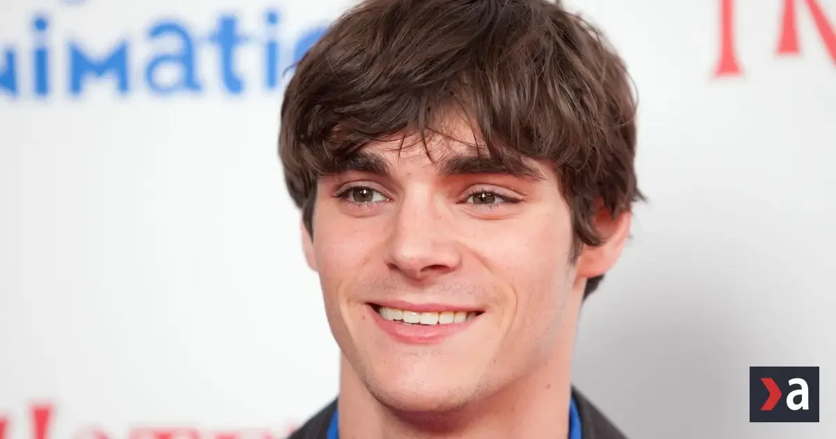 Herec R. J. Mitte známy zo seriálu Perníkový tatko zomrel vo veku 34 rokov