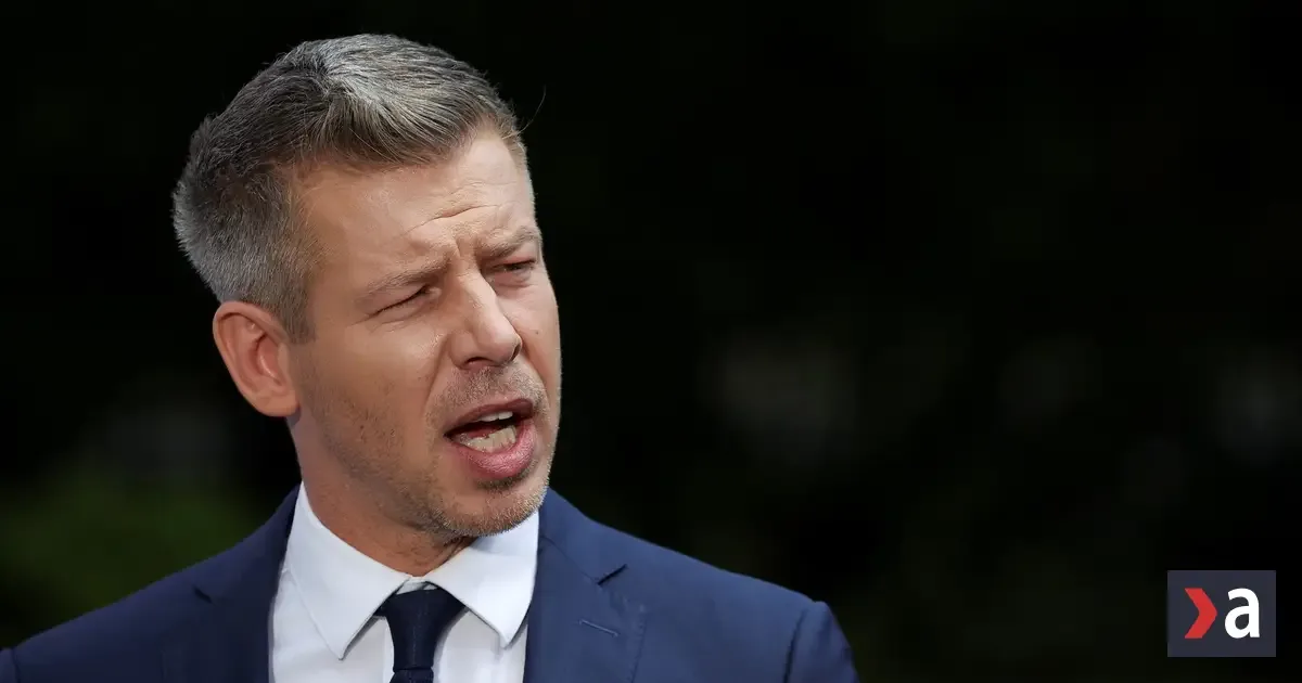 Macron pocestuje do Budapešti. Zúčastní sa osláv boja Maďarov proti Sovietom