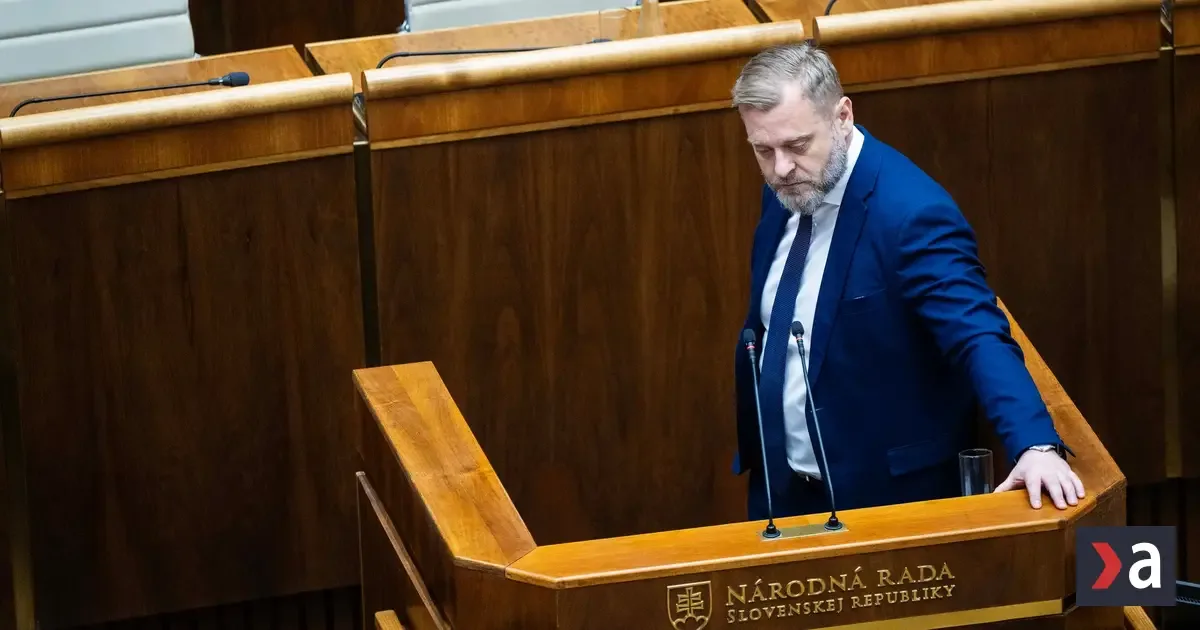 Minister vnútra ohlásil rast platov, SaS to považuje za predvolebnú rozdávačku