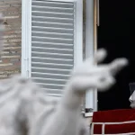 Pápež sa po operácii ukázal na verejnosti a poďakoval za modlitby