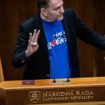 Platy politikom o polovicu nižšie, ak je štát v strate? Návrh smeruje do parlamentu