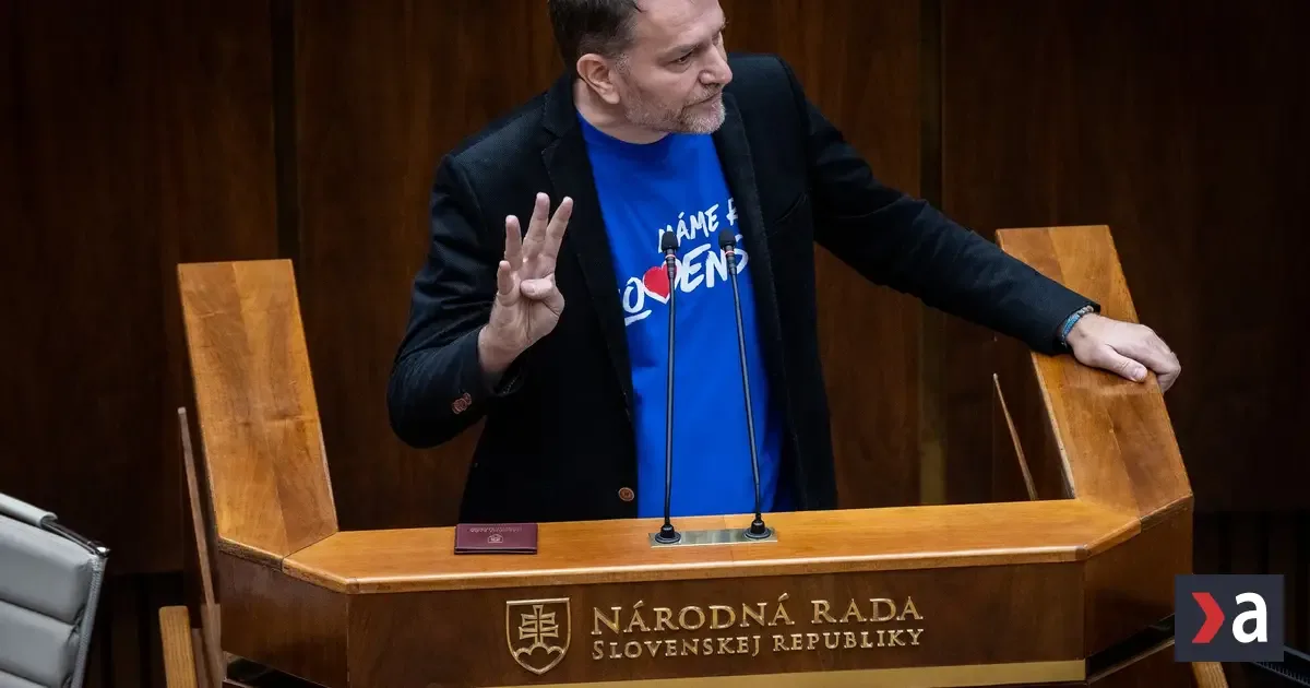 Platy politikom o polovicu nižšie, ak je štát v strate? Návrh smeruje do parlamentu