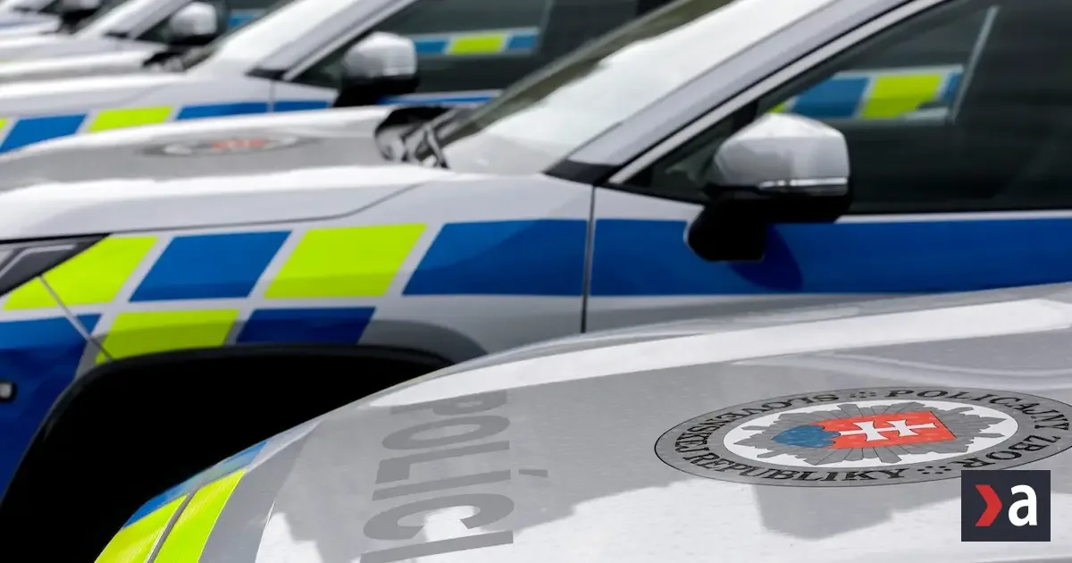 Polícia v Bratislave pátra po zlodejovi tašky s dokladmi a kartami, prosí o pomoc