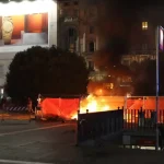 Polícia v Miláne čelila kamennej paľbe, stanicu metra Duomo uzavreli