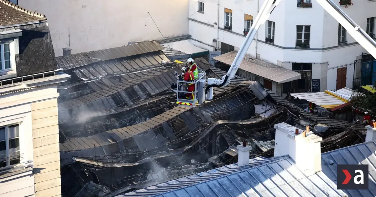 Požiar zničil najstaršiu parížsku krytú tržnicu, turistická atrakcia zhorela