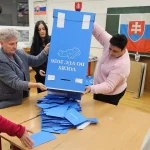 Premiér: Z volieb sa nedajú robiť politické závery. Prezident poďakoval za účasť