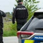Ranná zrážka kamióna a dodávky pri Lade: cesta je neprejazdná