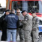 V Kolíne vyšetrujú sexuálny útok robota, ktorý mali mladíci vysielať naživo