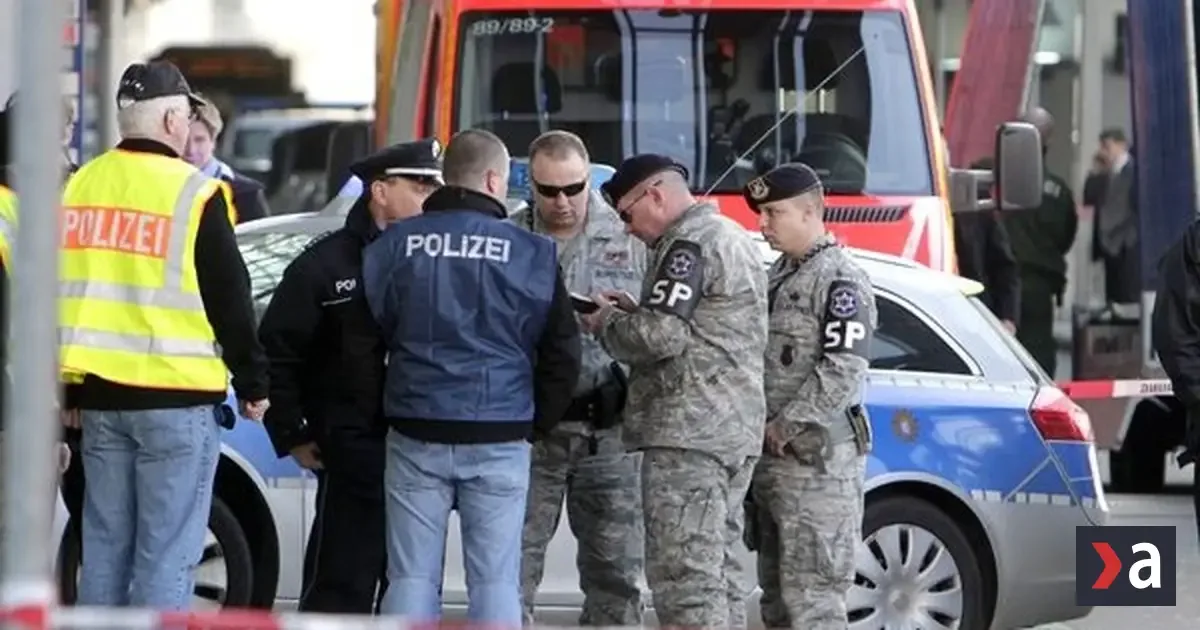V Kolíne vyšetrujú sexuálny útok robota, ktorý mali mladíci vysielať naživo