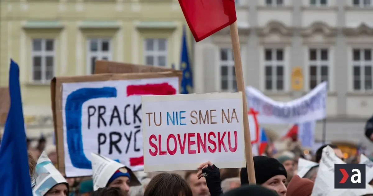 V Prahe tisícky ľudí protestovali proti zrušeniu koncesionárskych poplatkov