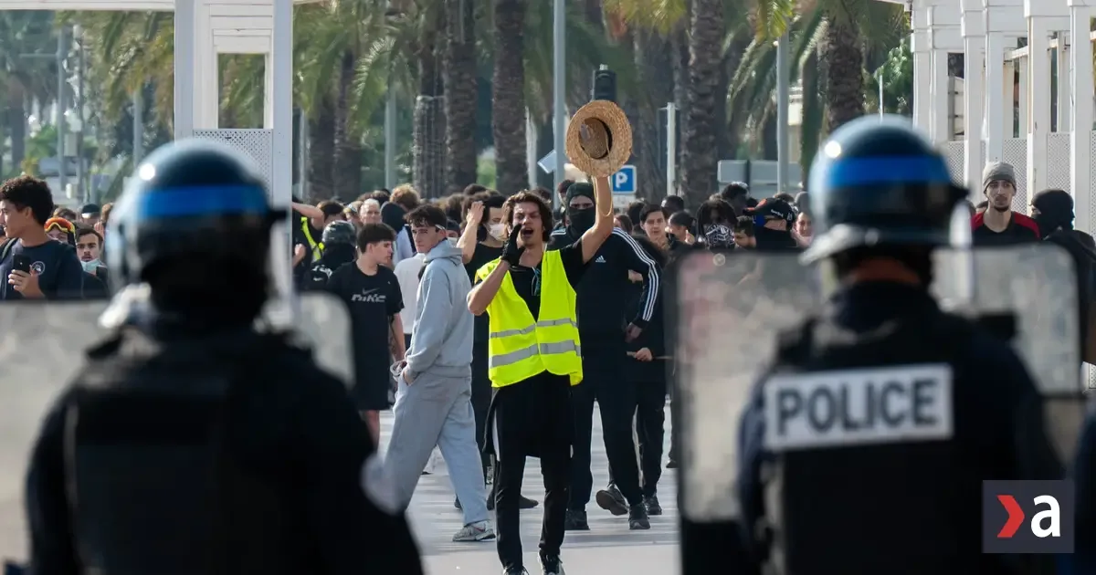 VIDEO: Francúzskom otriasli masové protesty, zranených je 150 policajtov