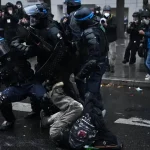 Vo Francúzsku protestovali státisíce ľudí, došlo aj k stretom s políciou